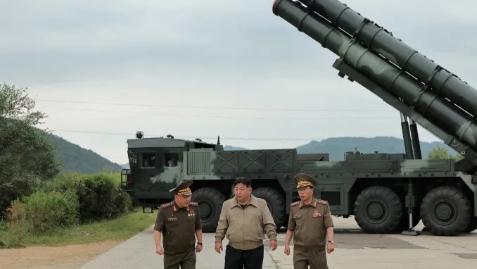 পারমাণবিক ‘ঢাল-তলোয়ার’ ধারালো করতে বললেন কিম